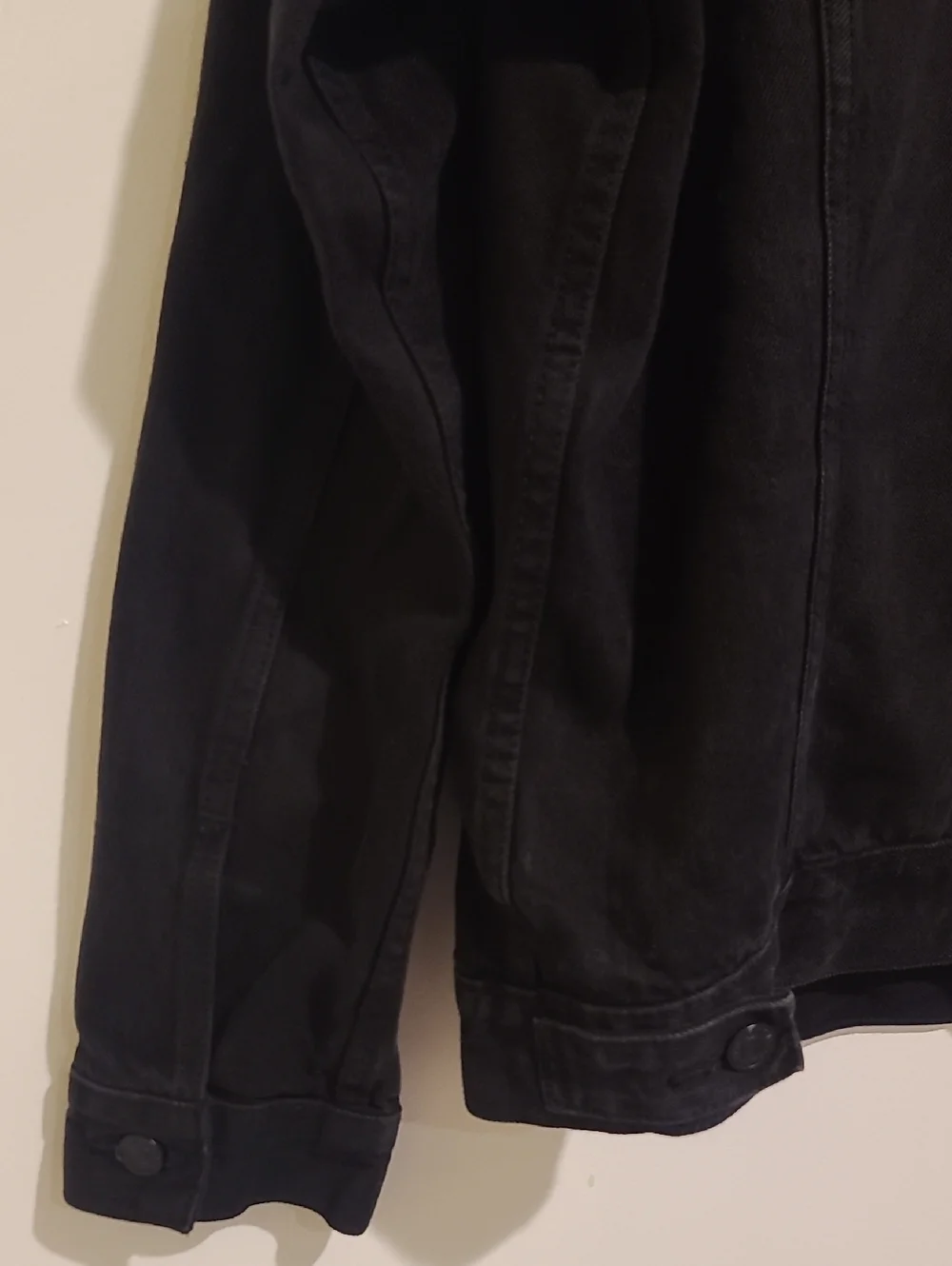 Levi's Black Men's Denim Trucker Jacket - Picture 10 of 11